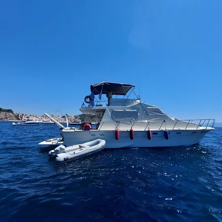 Botel On Peppe Procida